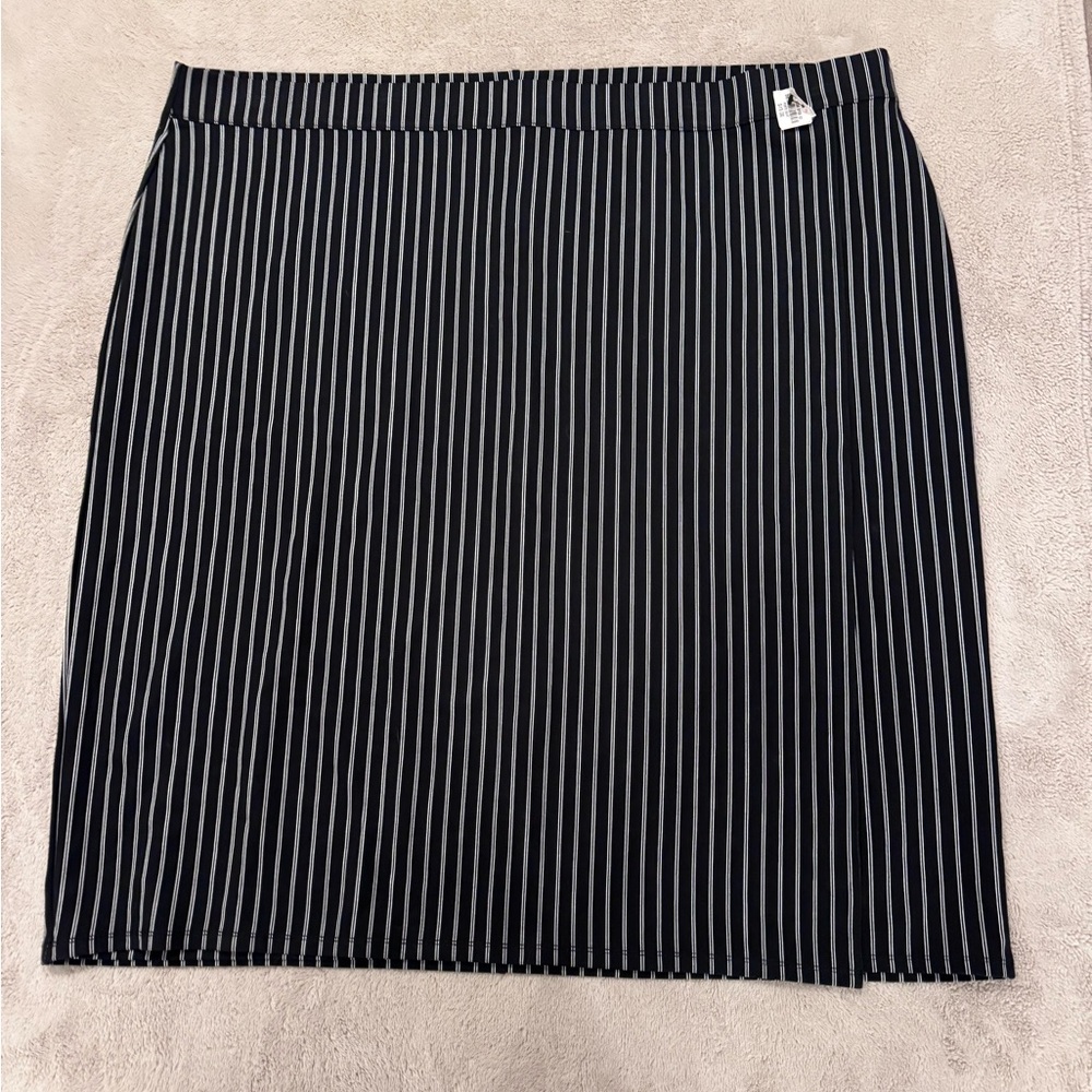 NWT Liz Claiborne Black and White Skirt size 4X